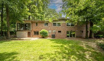 425 Kenilworth Ln, Ballwin, MO 63011