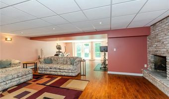 41 Holly Hill Ln, Cranston, RI 02921