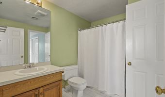 18 Harbor Hill Dr, Bourne, MA 02532