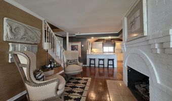 206 Edgewater Dr, Algonac, MI 48001