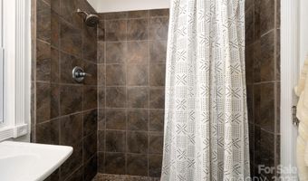 5 Arbutus Rd, Asheville, NC 28805