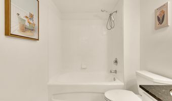 880 N POLLARD St 801, Arlington, VA 22203