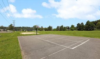 52 Berkshire Dr, Brookfield, CT 06804