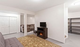 555 Egenolf Pl, Bayville, NJ 08721