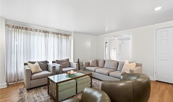 60 Fennec Ln, Amherst, NY 14051