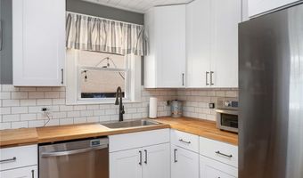 14 Elinora St, East Providence, RI 02915