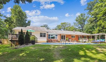 6916 PACIFIC Ln, Annandale, VA 22003