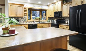 1431 Dick Dr, Aberdeen, SD 57401