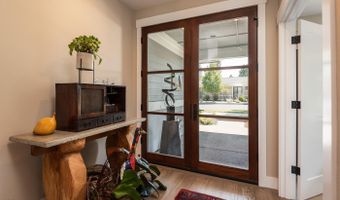 2100 NW Newport Hills Dr, Bend, OR 97703