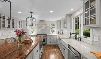 15 Harwood Rd, East Greenwich, RI 02818