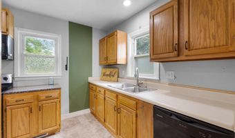 718 N Cedar St, Auburn, IN 46706