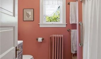 6 Brooks Ave, Newport, RI 02840