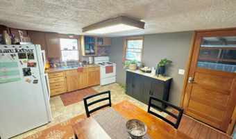 211 6th Ave NW, Bowman, ND 58623