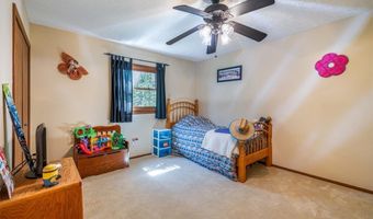 709 Oakhurst Dr, Amherst, OH 44001