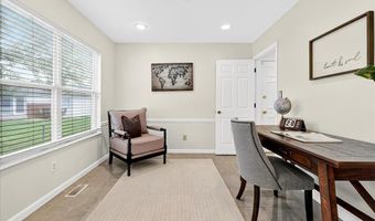 701 Kehrs Mill Rd, Ballwin, MO 63011