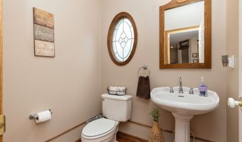 616 3rd Ave NW, Altoona, IA 50009