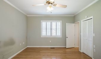 220 Lakeshore Dr, Alma, GA 31510