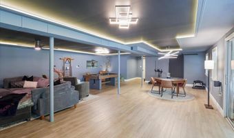 447 Maymont Dr, Ballwin, MO 63011