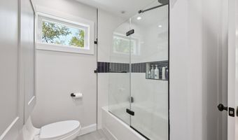 90 Red Hill Rd, Branford, CT 06405