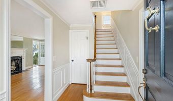 20 Elmsgate Way, East Providence, RI 02916