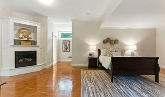 9 Scitterygussett Dr, Falmouth, ME 04105