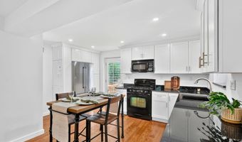 2218 FARRINGTON Ave, Alexandria, VA 22303