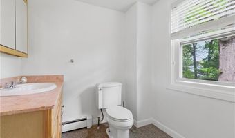 8 Ledgemont Dr, Lincoln, RI 02865