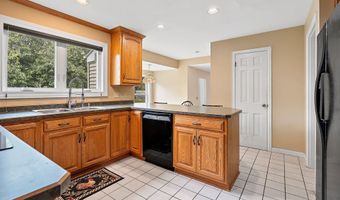 1909 N NICHOLAS St, Appleton, WI 54914