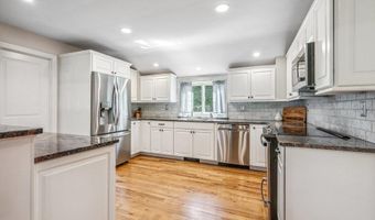 24 Bayview Pl, Amityville, NY 11701