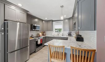 21 Portland St, Lincoln, RI 02838