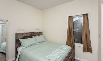 412 E Gray St, Des Moines, IA 50315