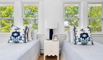 114 Rodman St, Narragansett, RI 02882