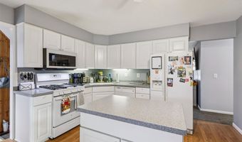 210 12th Ave NW, Altoona, IA 50009