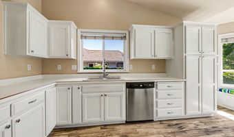 935 Cypress Point Loop, Ashland, OR 97520