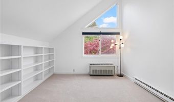 421 Bellevue Ave 2A, Newport, RI 02840