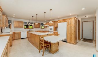 412 E Meadowlark Cir, Brandon, SD 57005