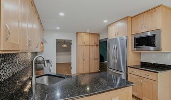 7607 MARYKNOLL Ave, Bethesda, MD 20817