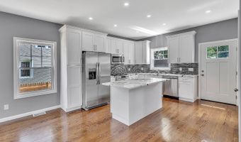 65 Bayview St, Aberdeen, NJ 07721