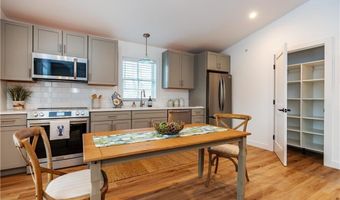 32 Exchange St 203, East Greenwich, RI 02818