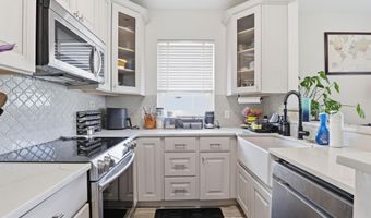 277 S PICKETT St 302, Alexandria, VA 22304