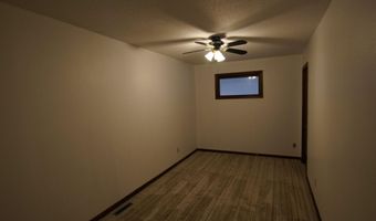 911 S Aldrich St, Aberdeen, SD 57401