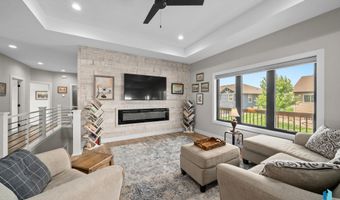 2820 E Daybreak Cir, Brandon, SD 57005