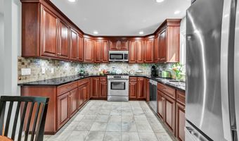 9 Arapaho Rd, Brookfield, CT 06804