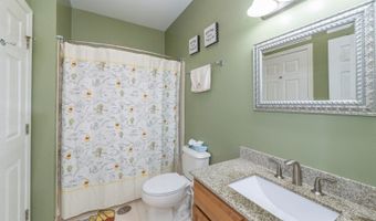 26 Windsor Dr 26, Bayonne, NJ 07035