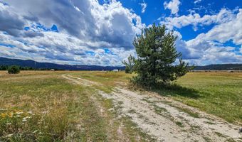 101 Sixty Ln, Cascade, ID 83611