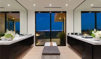 92 Sun Glow Ln, Las Vegas, NV 89135