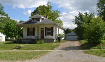 135 E Pine St, Albion, IL 62806