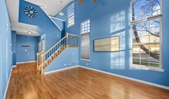 266 Grandview Ct, Algonquin, IL 60102