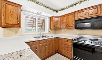 7438 Cheshire Ln, Affton, MO 63123