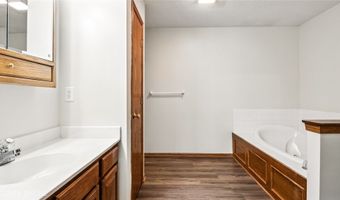 708 13th St SW, Altoona, IA 50009